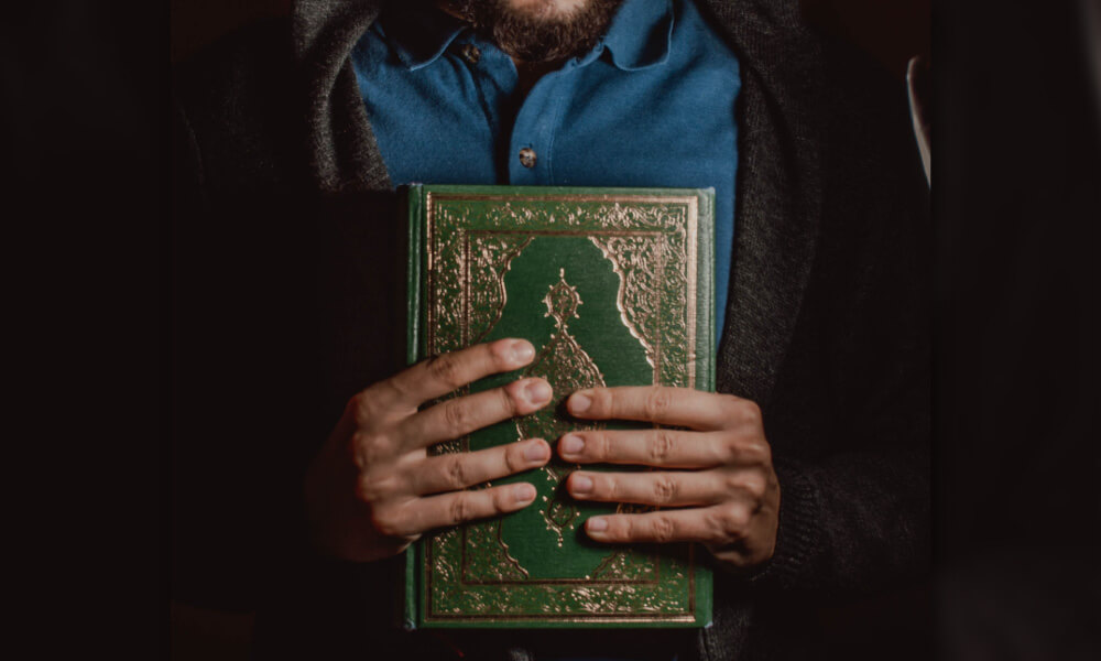 Rakan sel tekun baca kitab suci, banduan bertatu kini hafaz Quran
