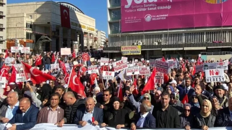 Warga Turkiye bantah LGBT di Ankara