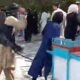 [VIDEO] Tidak pakai burqa, Taliban sebat wanita Afghanistan mahu belajar di universiti