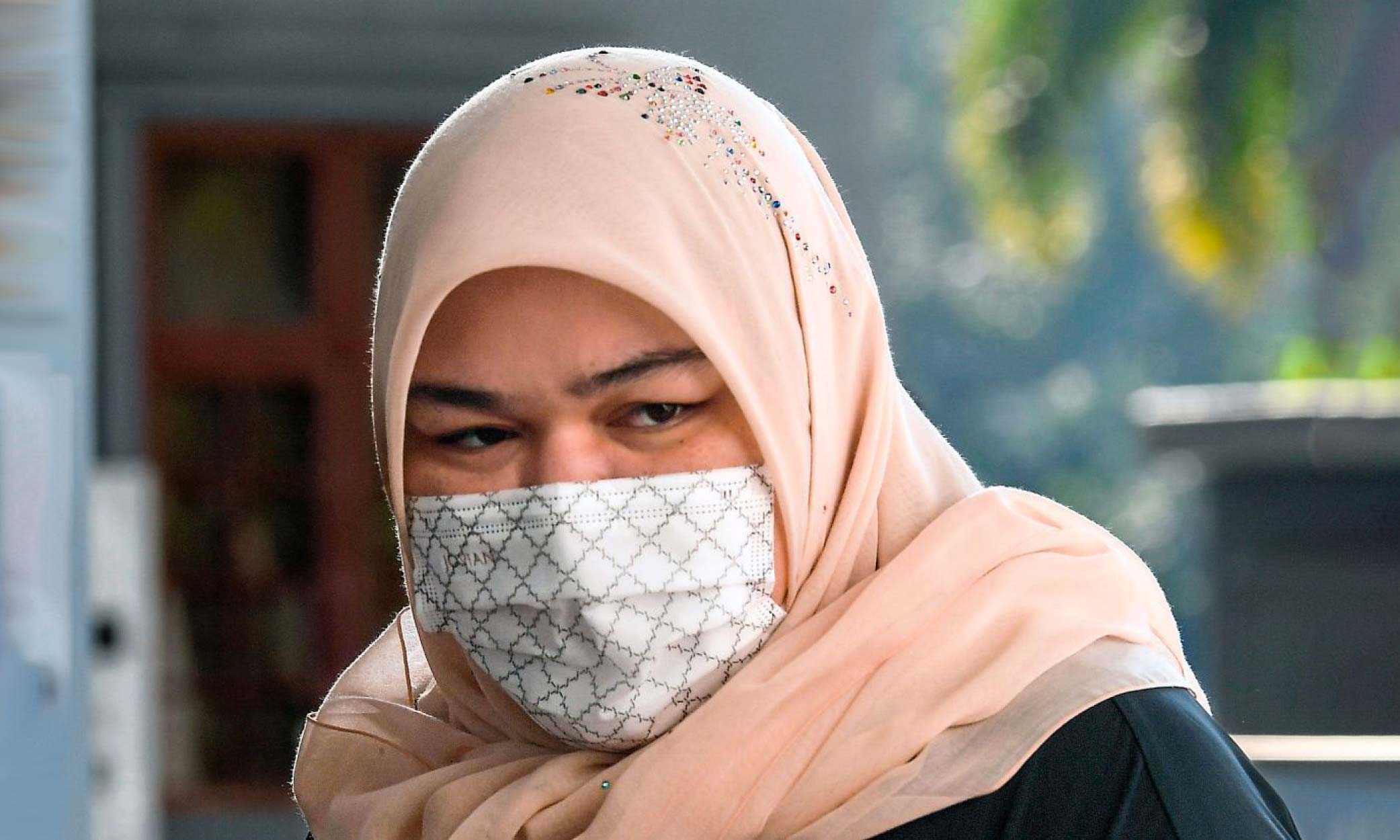 Kesan gigitan di perut Bella akibat bergaduh dengan rakan serumah - Siti Bainun