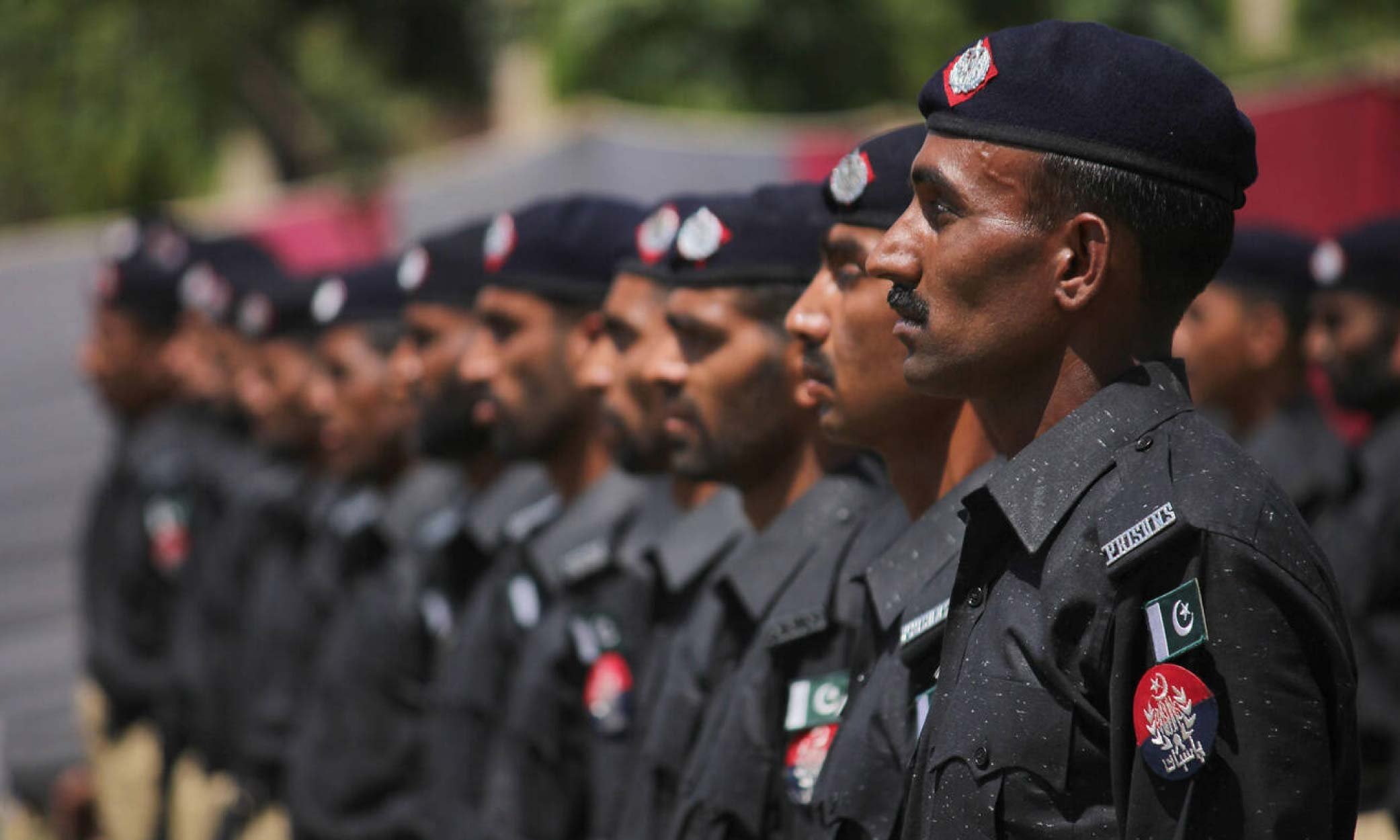 Pakistan: Pengebom masjid di Peshawar menyamar dengan seragam polis