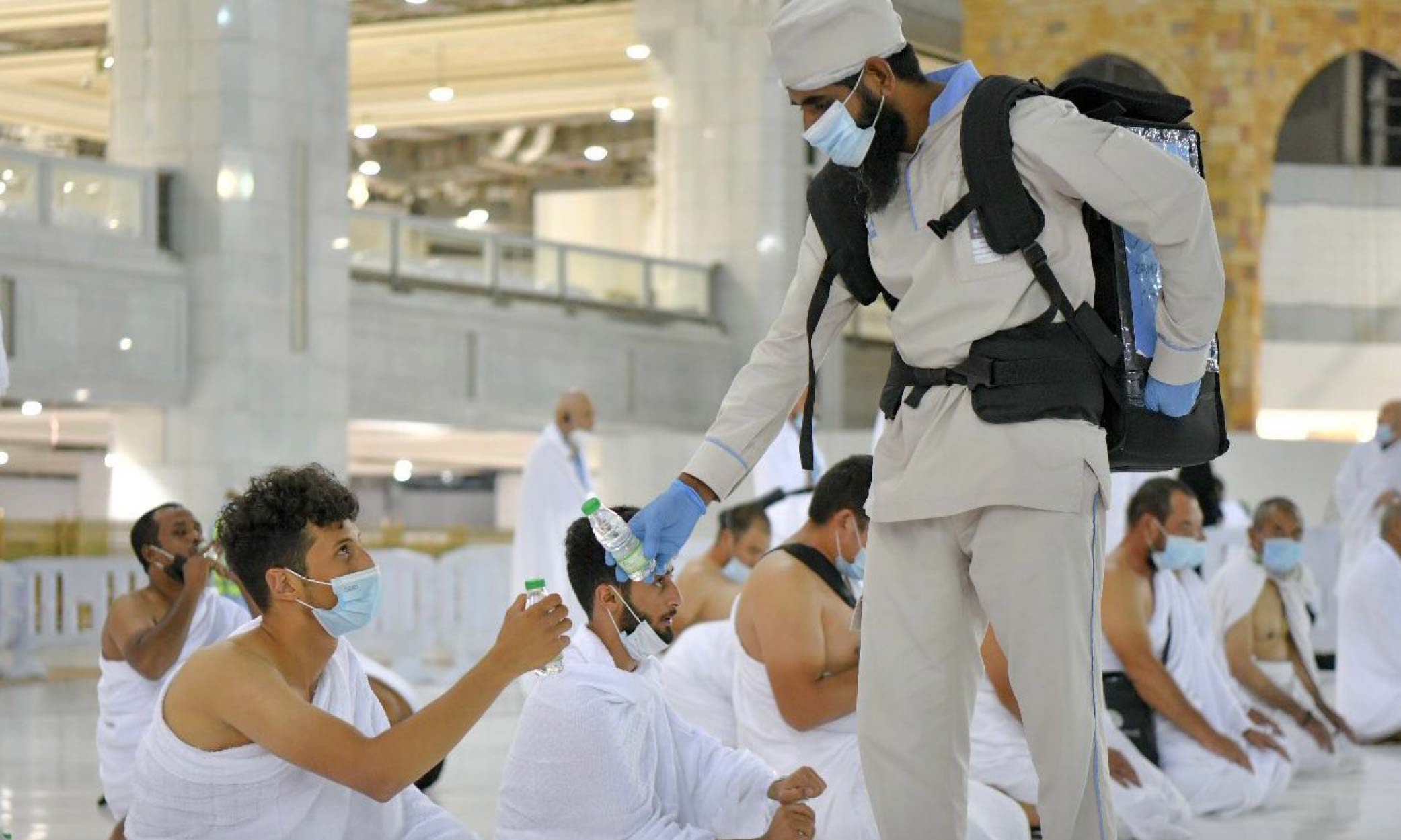 30 000 bekas isian semula air zamzam disediakan di Masjidil Haram