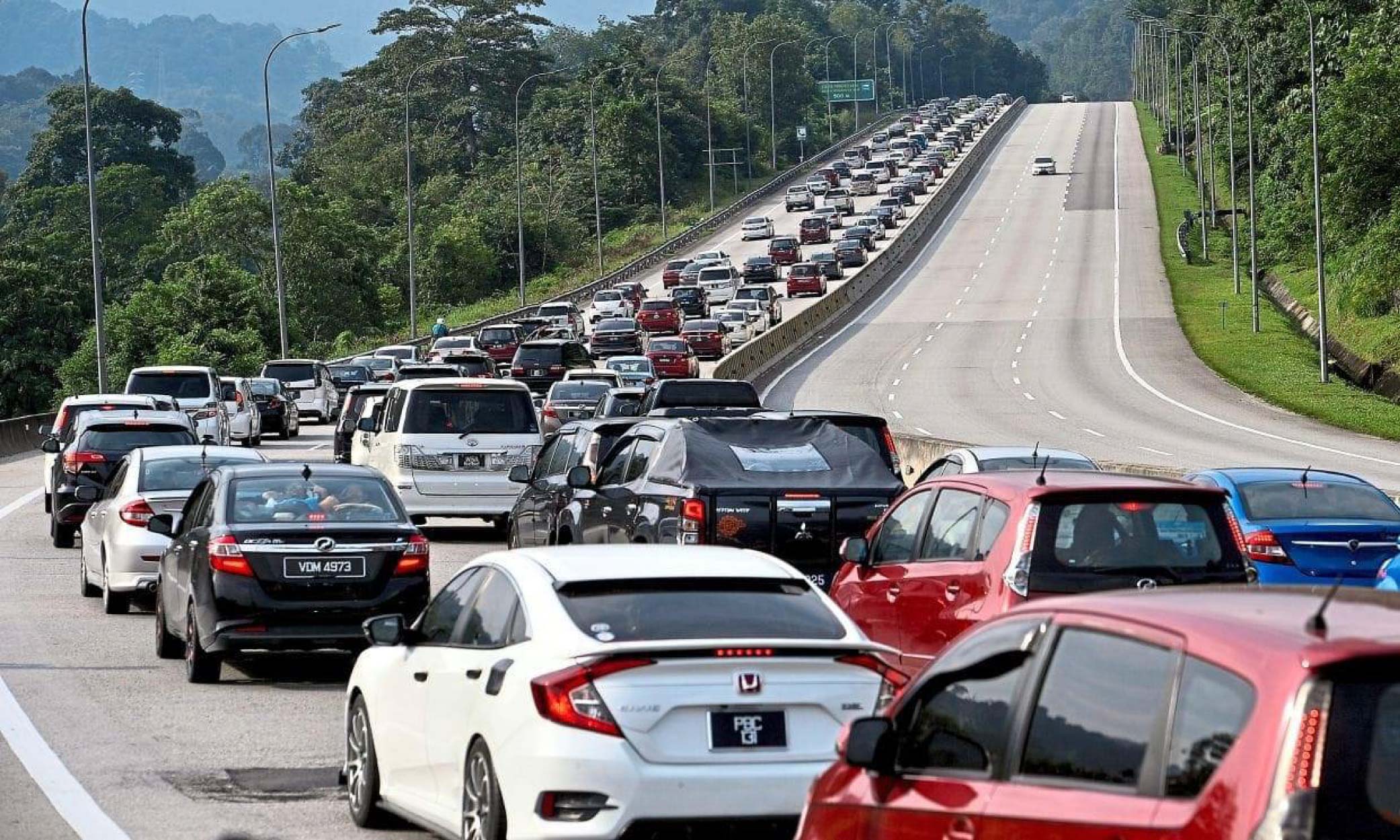 Kerja penyelenggaraan jalan di lebuh raya dihentikan serta merta