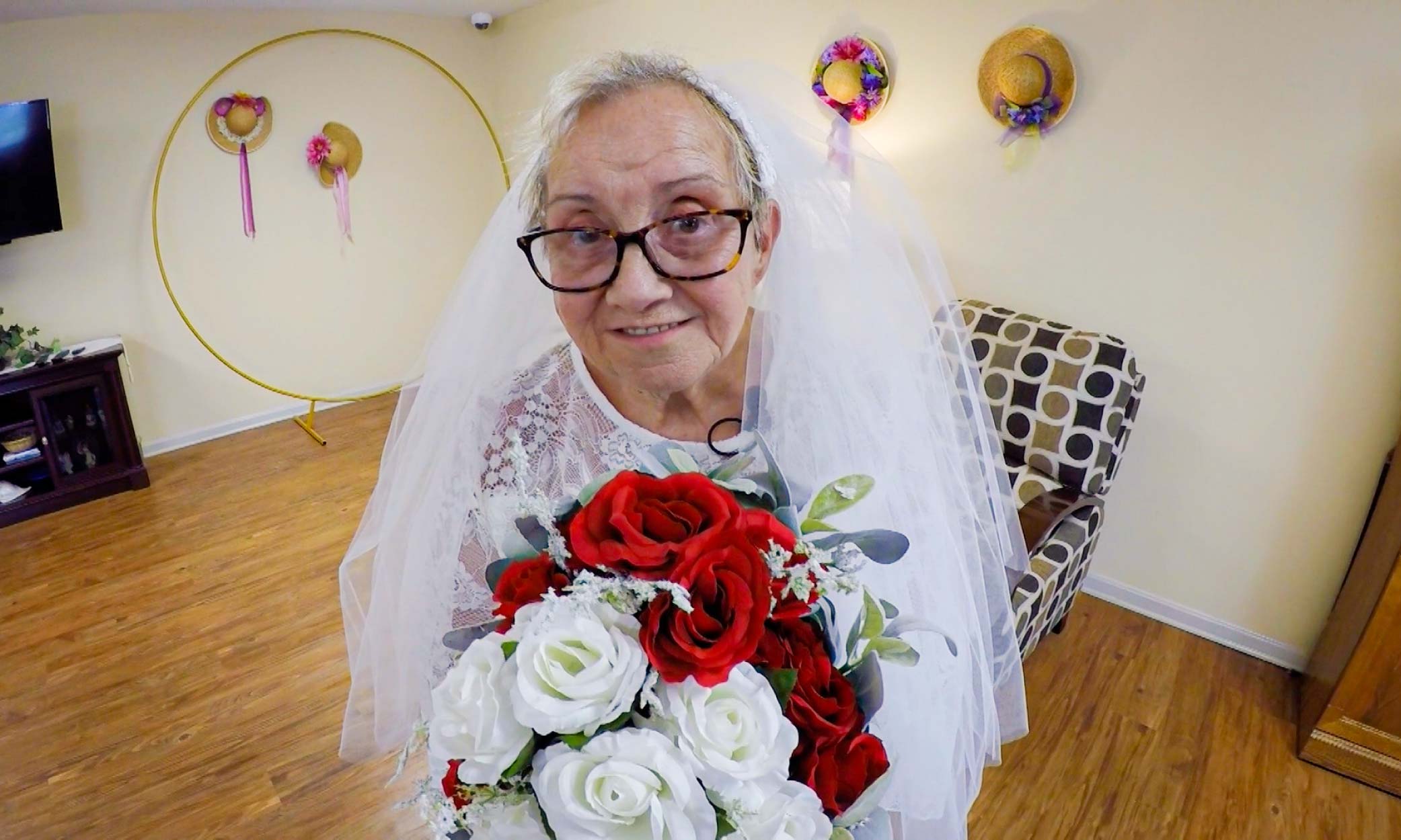 Kahwin diri sendiri selepas 40 tahun menjanda
