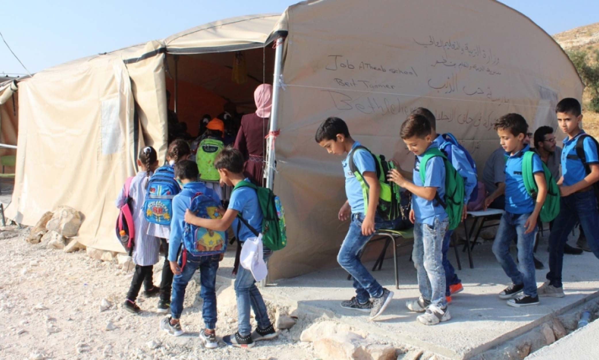 Penduduk Palestin gotong royong bina semula sekolah roboh