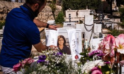 Rakyat Palestin memperingati kematian wartawan Al-Jazeera