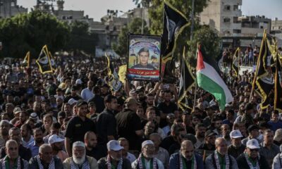 Ribuan rakyat Palestin berarak memperingati kematian para syuhada