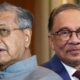 Tun Mahathir cabar Anwar dedah kekayaan ketika menjadi TPM