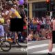 Berbasikal dalam keadaan bogel di Perarakan Pride AS