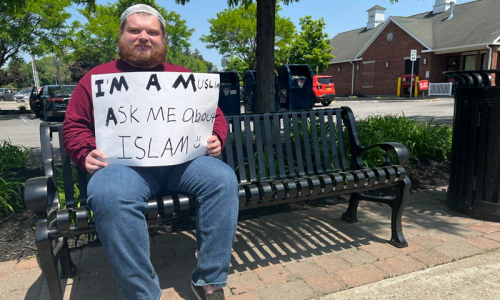 Dakwah perbuatan: Lelaki Batavia ajak orang ramai tanya tentang Islam