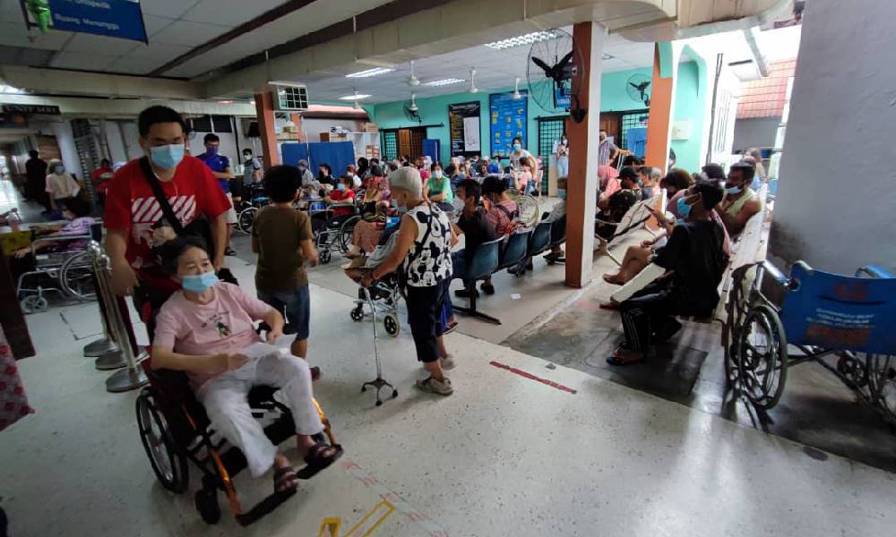 Doktor gesa kerajaan naikkan caj RM1 klinik kesihatan