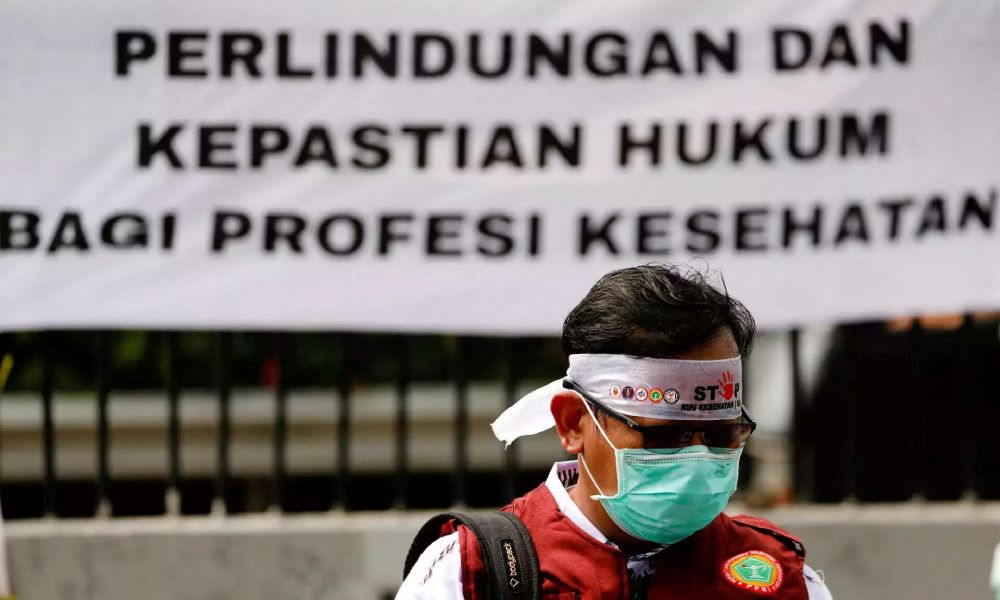 Doktor, jururawat Indonesia protes semakan semula undang-undang kesihatan