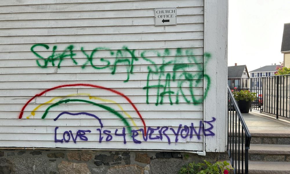Gereja jadi mangsa vandalisme LGBT selepas bendera Pride dialih keluar