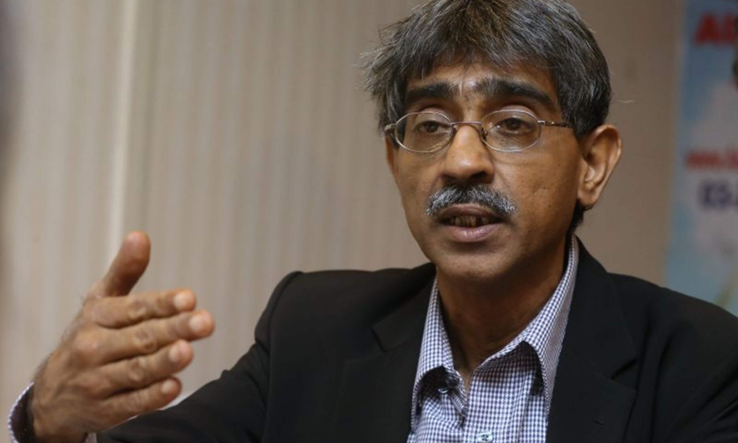 Kenapa negara masih tidak iktiraf teks perlembagaan dalam bahasa Melayu, bahasa kebangsaan – Haniff Khatri