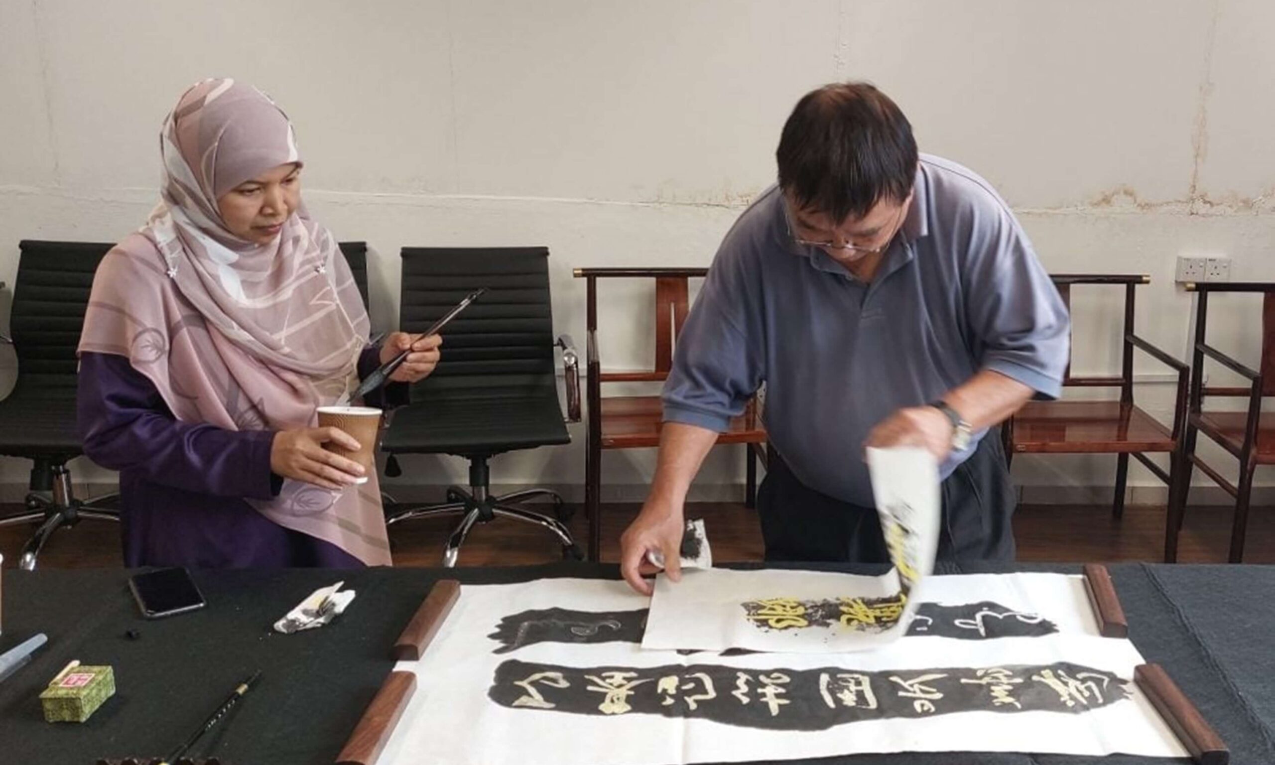 Pameran silang budaya kaligrafi Cina dan Seni Khat di Akademi Kajian Zheng He Antarabangsa