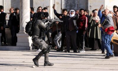 Polis Israel serbu Masjid Al-Aqsa ketika 100,000 umat Islam tunai solat sunat Aidiladha