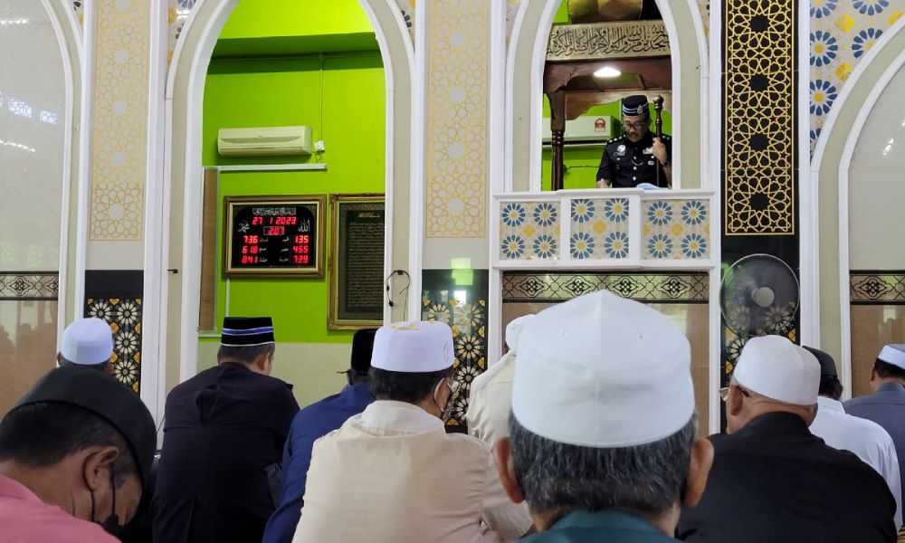 Bahan penerbitan berunsur politik tidak boleh disebar dalam masjid, surau