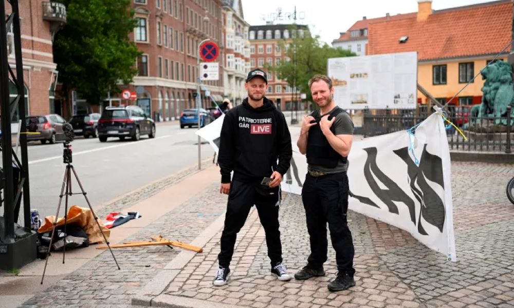 Dua penunjuk perasaan bakar al-Quran di luar kedutaan Iraq di Denmark