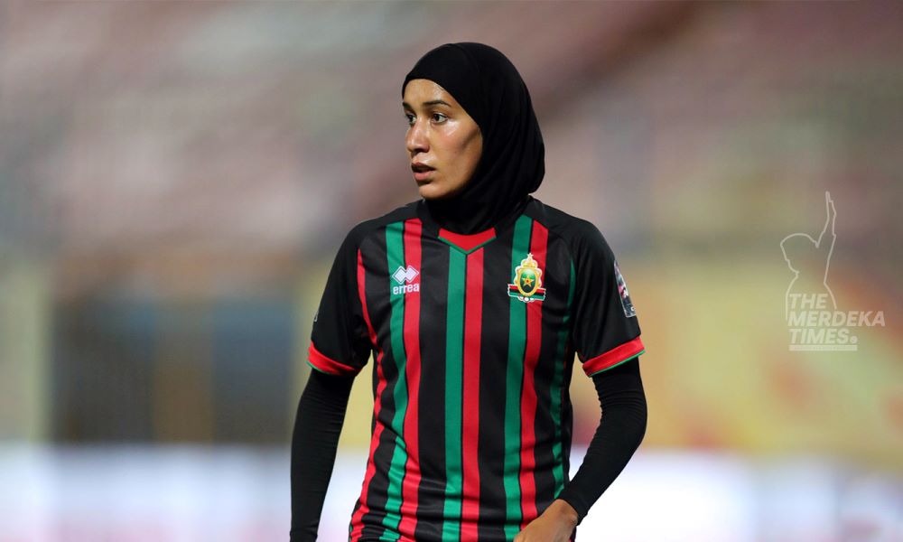 Nouhaila Benzina lakar sejarah pemain pertama berhijab di Piala Dunia Wanita