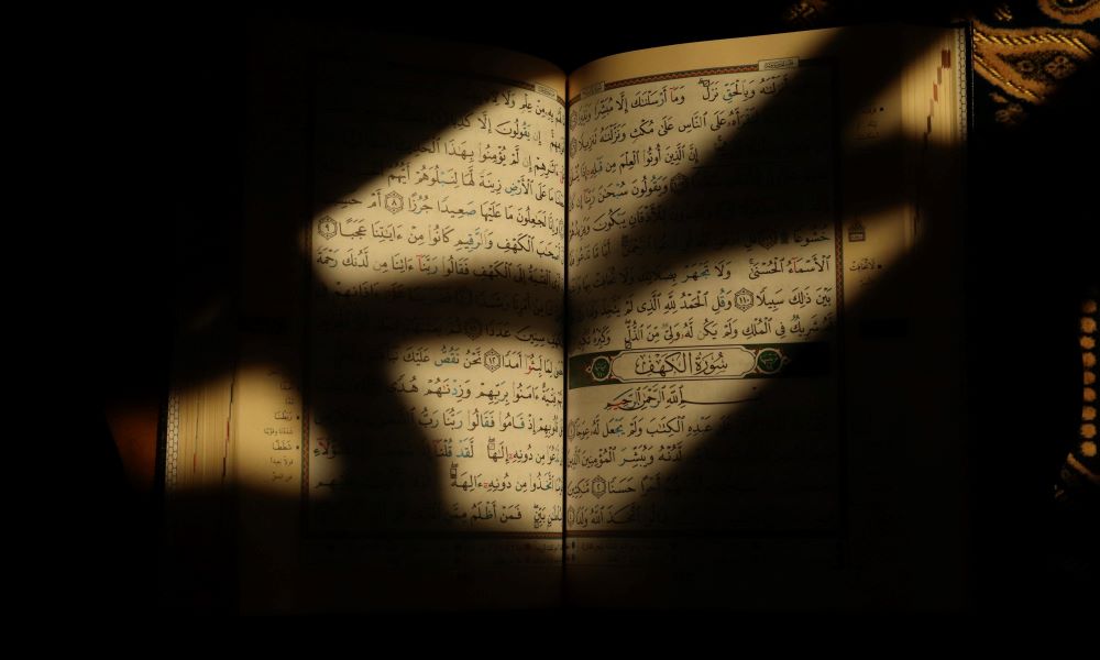 Penduduk Israel rosakkan masjid, koyakkan al-Quran