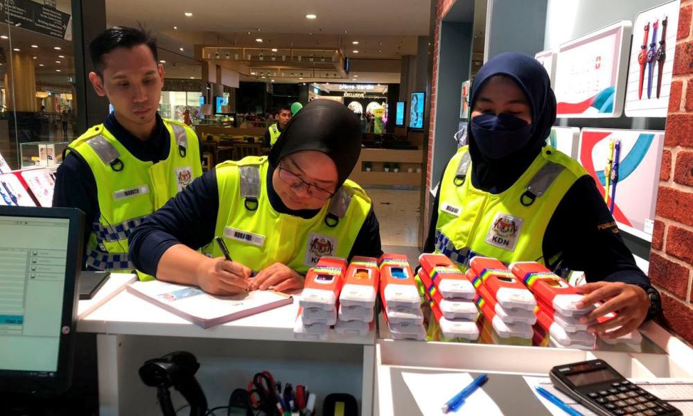 Rampas jam ‘Koleksi Pride’, Swatch saman kerajaan