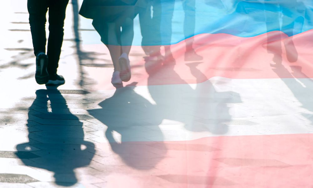 Transgender gelandangan daftar sebagai wanita untuk dekati ‘hot totty’