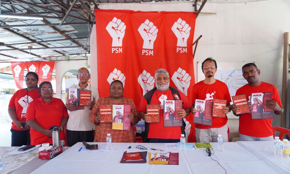 Sidang media pelancaran manifesto calon bagi Dewan Undangan Negeri N.25 Kajang di bilik gerakan PSM di Taman Sri Jelok hari ini.