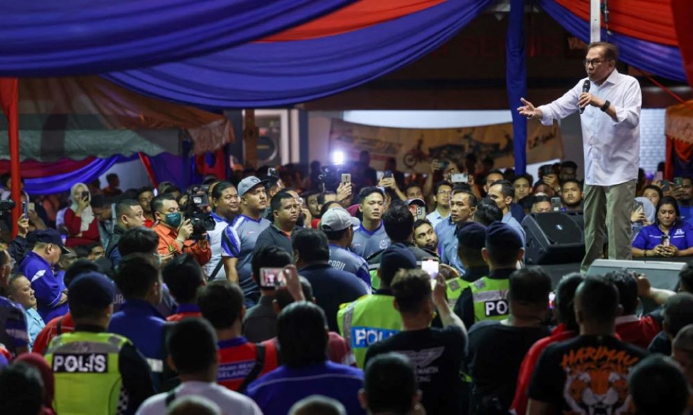 ‘Menteri jangan tidur lena selagi tak selesai isu miskin tegar’ - Anwar