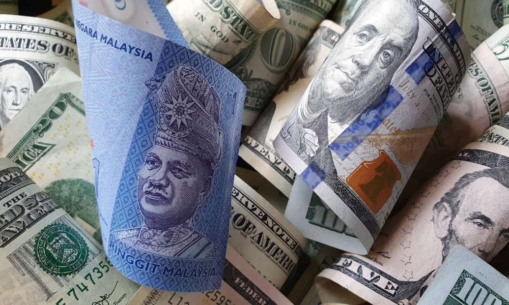 Ringgit dibuka tinggi berbanding Dolar AS