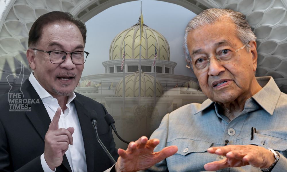 Kerajaan ‘pintu belakang’ adalah kepakaran Anwar – Tun M